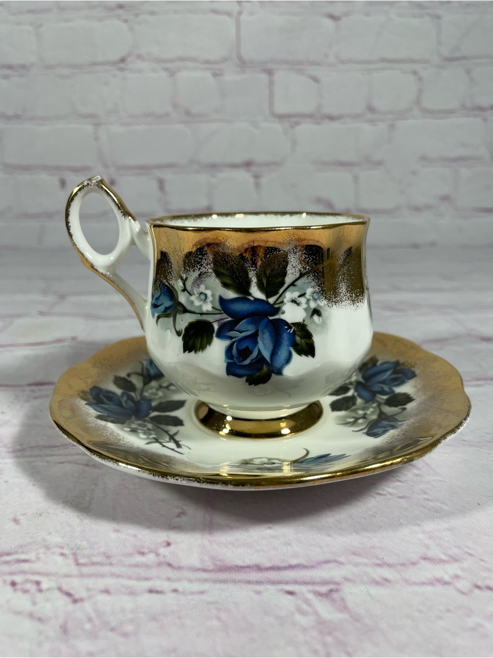 Vintage Taylor & Kent Elizabethan Blue Floral Gold Gilt Teacup and Saucer Set - Picture 3 of 10